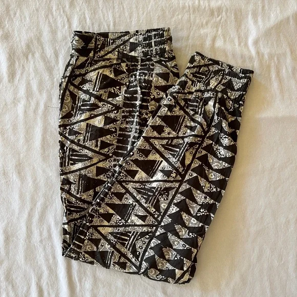 patterned flowy pants - Picture 2 of 3
